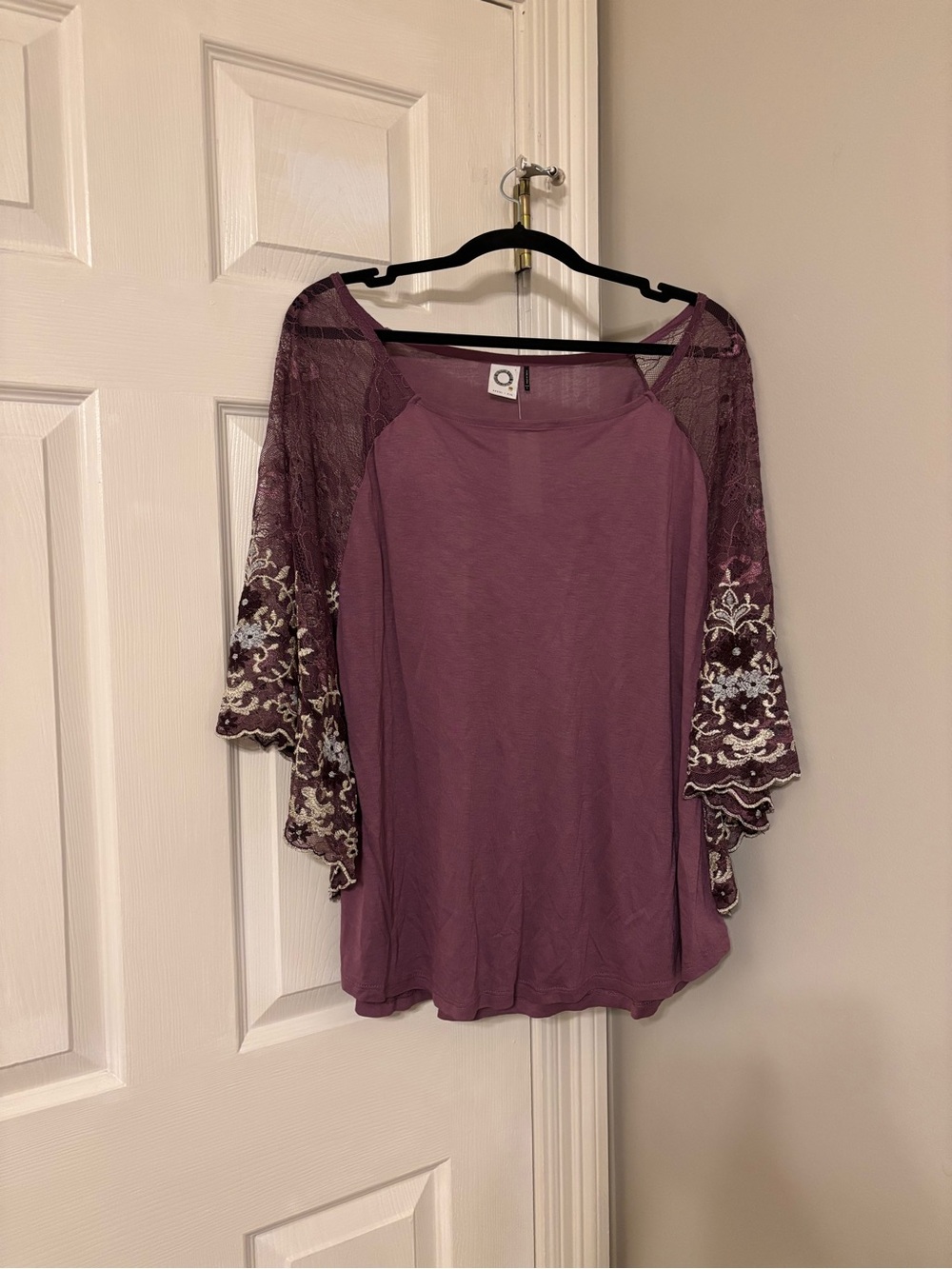NWT Anthropologie Akemi & Kin Plum Lace-Embellished Raglan Sleeve Top Size L